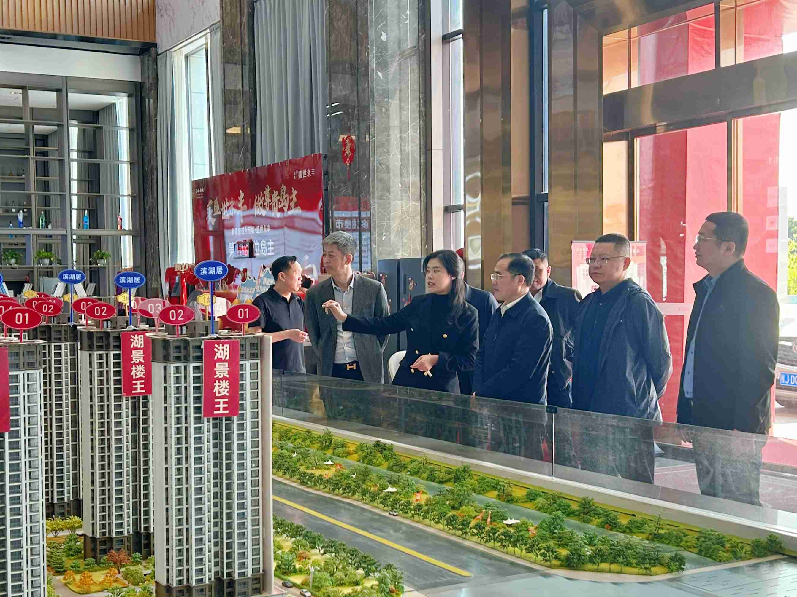 市政公用集團(tuán)黨委委員、副總經(jīng)理鄒建偉深入我司深圳投資中心及廣西賀州項(xiàng)目調(diào)研